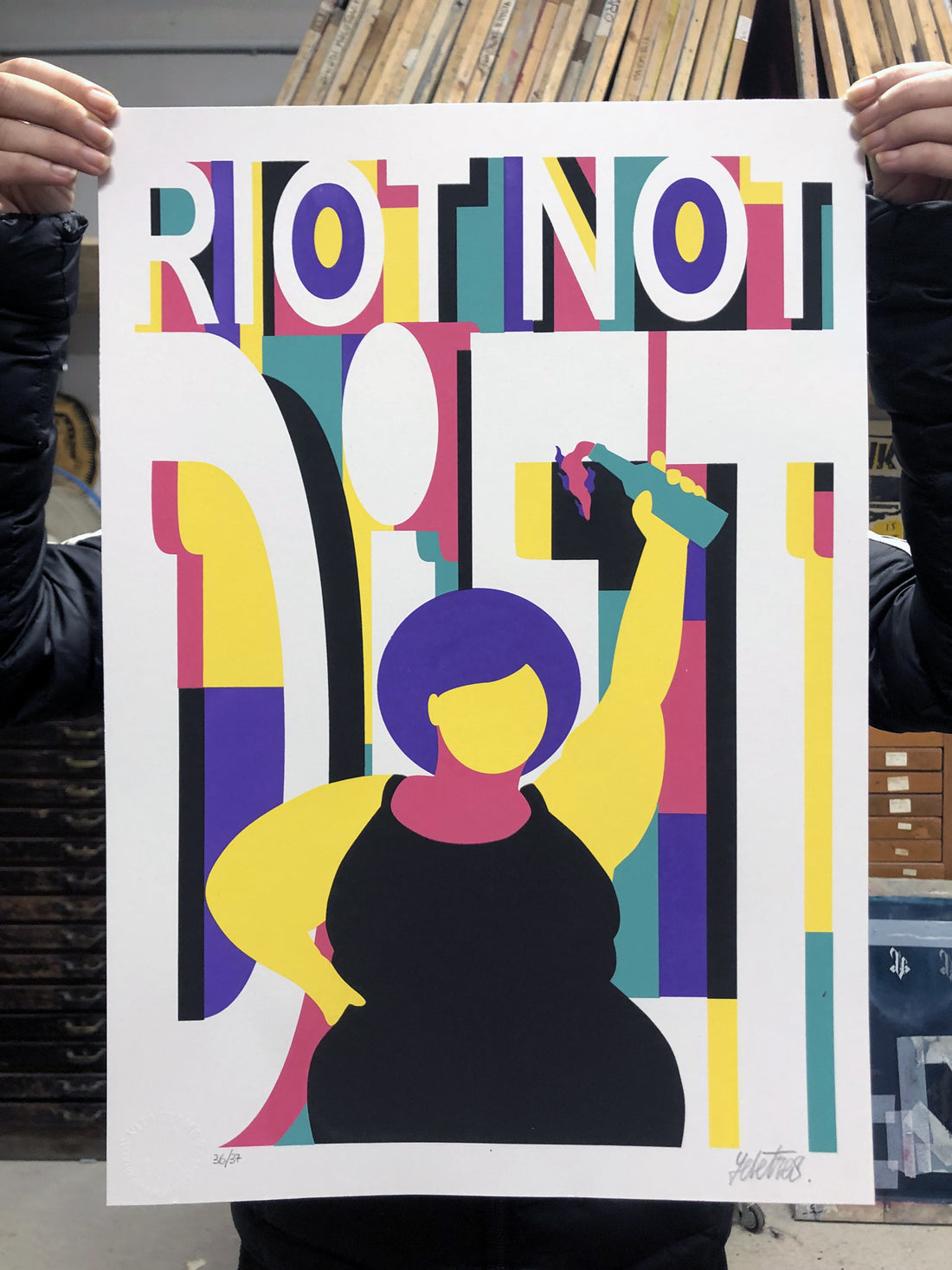 POSTER ART - Riot not Diet: Un'Espressione Artistica Stampata in Serigrafia
