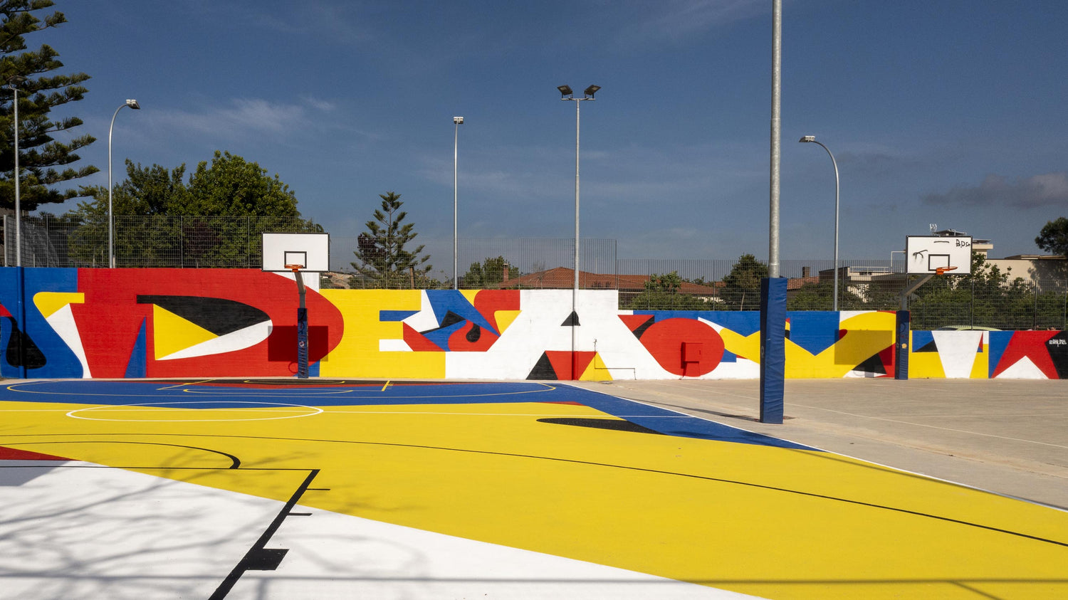 Urban art, Tres, Playground di basket e decorazione murale